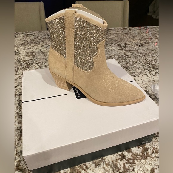 Dolce Vita Western Booties - Picture 5 of 9